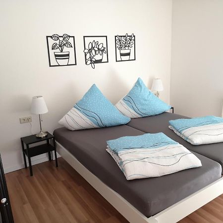 Familienfreundliche Ferienwohnung Mit Wohlfuehlbalkon Und Kostenlosem Parkplatz Nahe Messe Und Bodensee Meckenbeuren Luaran gambar