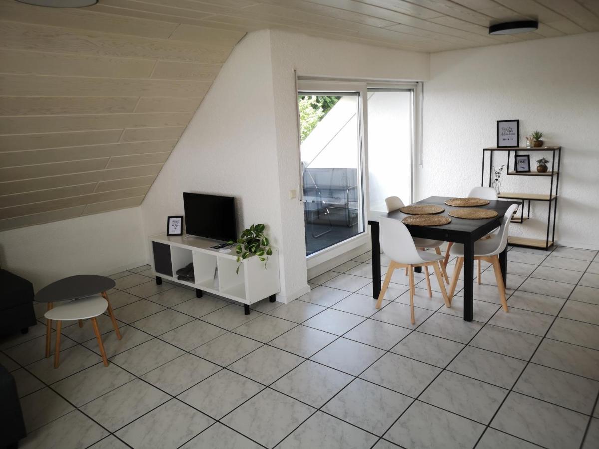 Familienfreundliche Ferienwohnung Mit Wohlfuehlbalkon Und Kostenlosem Parkplatz Nahe Messe Und Bodensee Meckenbeuren Luaran gambar